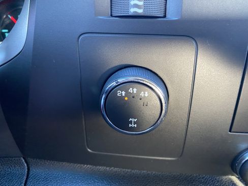 Used 2013 Chevrolet Silverado 2500 LT w/ Interior Plus Package AWD/4WD image 32