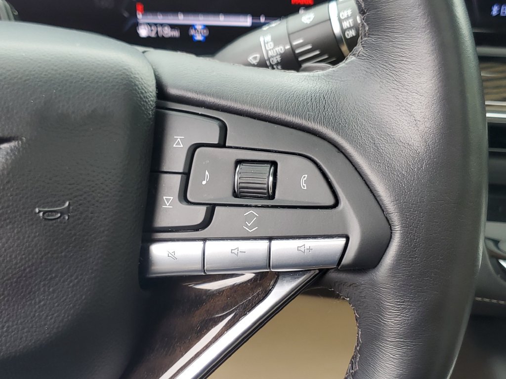 Used 2024 Cadillac Escalade Premium Luxury AWD/4WD image 20