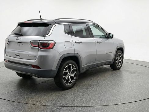 Used 2025 Jeep Compass Limited AWD/4WD image 9