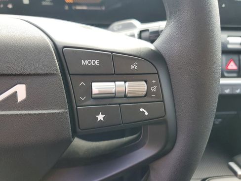 Used 2025 Kia K4 LXS image 24