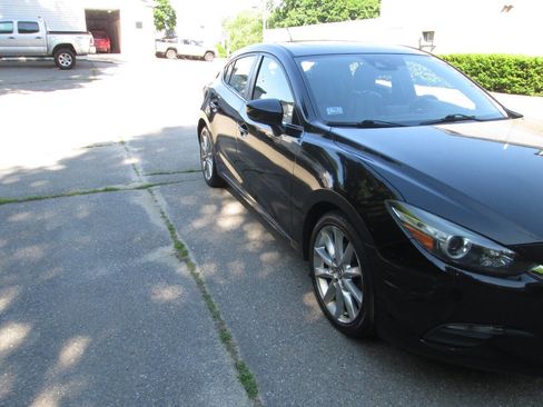 Used 2017 MAZDA MAZDA3 Touring FWD image 5