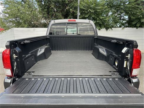 Used 2017 Toyota Tacoma TRD Sport w/ Tow Package (A/T) AWD/4WD image 29