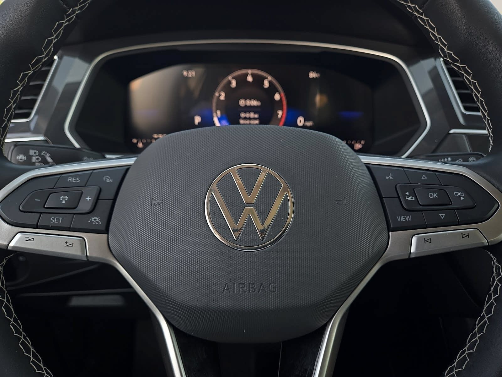 Used 2024 Volkswagen Tiguan SE w/ Panoramic Sunroof Package FWD image 20