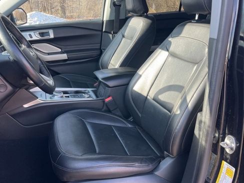 Used 2023 Ford Explorer Limited image 6
