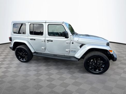 Used 2022 Jeep Wrangler Unlimited Sahara w/ Cold Weather Group AWD/4WD image 5