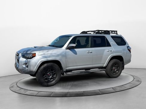 Used 2018 Toyota 4Runner TRD Off-Road image 1