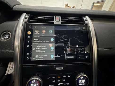 Used 2024 Land Rover Discovery Dynamic SE image 18