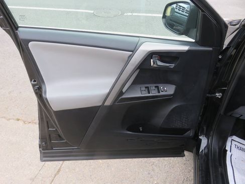 Used 2018 Toyota RAV4 XLE w/ Plus Extra Value Package AWD/4WD image 25