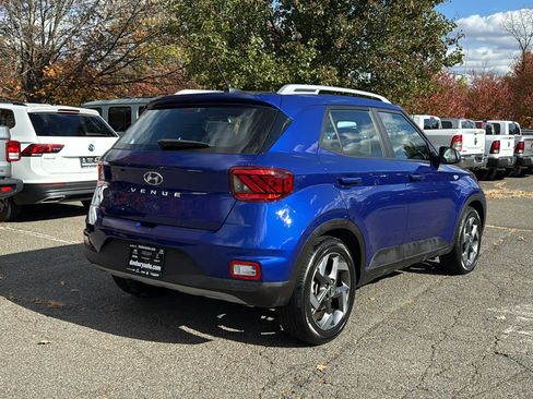 Used 2023 Hyundai Venue SEL image 3