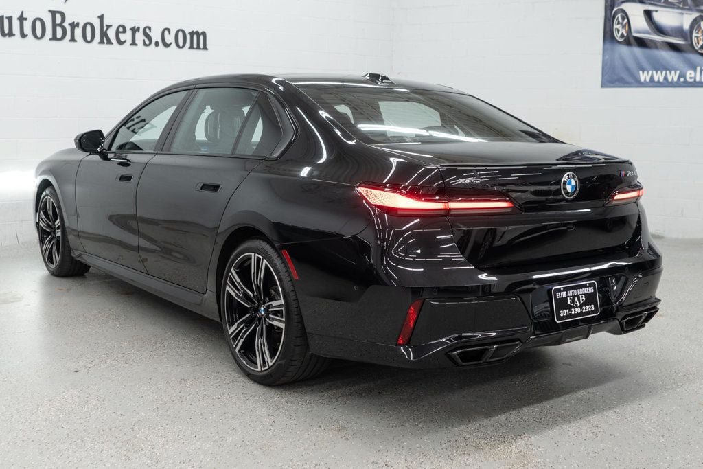 Used 2023 BMW 760i xDrive AWD/4WD image 6