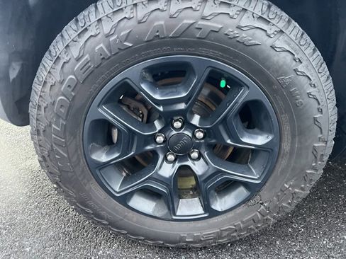 Used 2021 Jeep Cherokee Trailhawk w/ Sun, Sound & Nav Group image 39