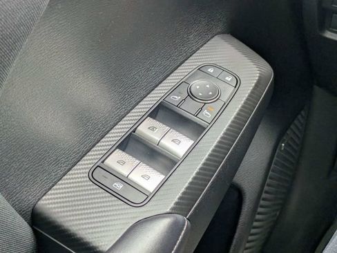 Used 2025 Mitsubishi Outlander ES FWD image 21