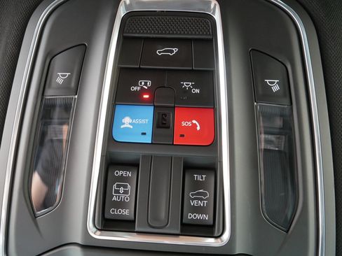 Used 2023 Jeep Grand Cherokee Altitude AWD/4WD image 32