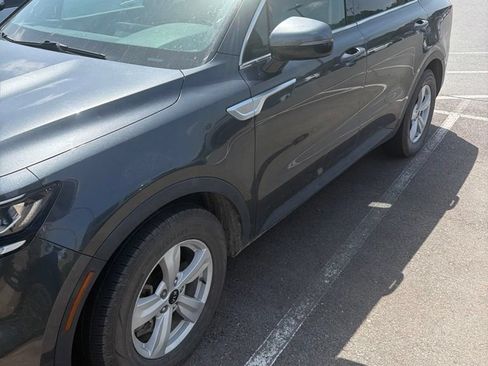 Used 2021 Kia Sorento LX FWD image 1