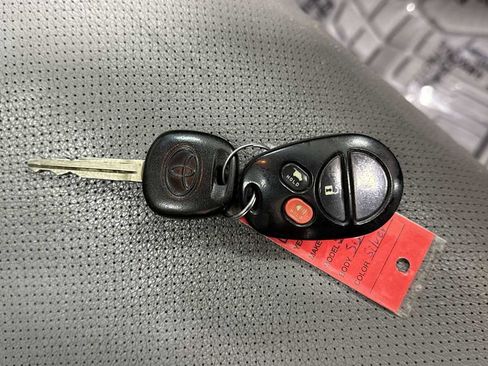 Used 2010 Toyota Sequoia Platinum image 32