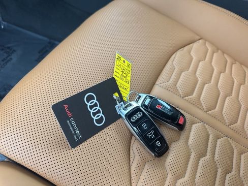 Used 2025 Audi RS Q8 performance image 38
