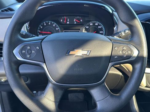 Used 2022 Chevrolet Traverse LS image 17