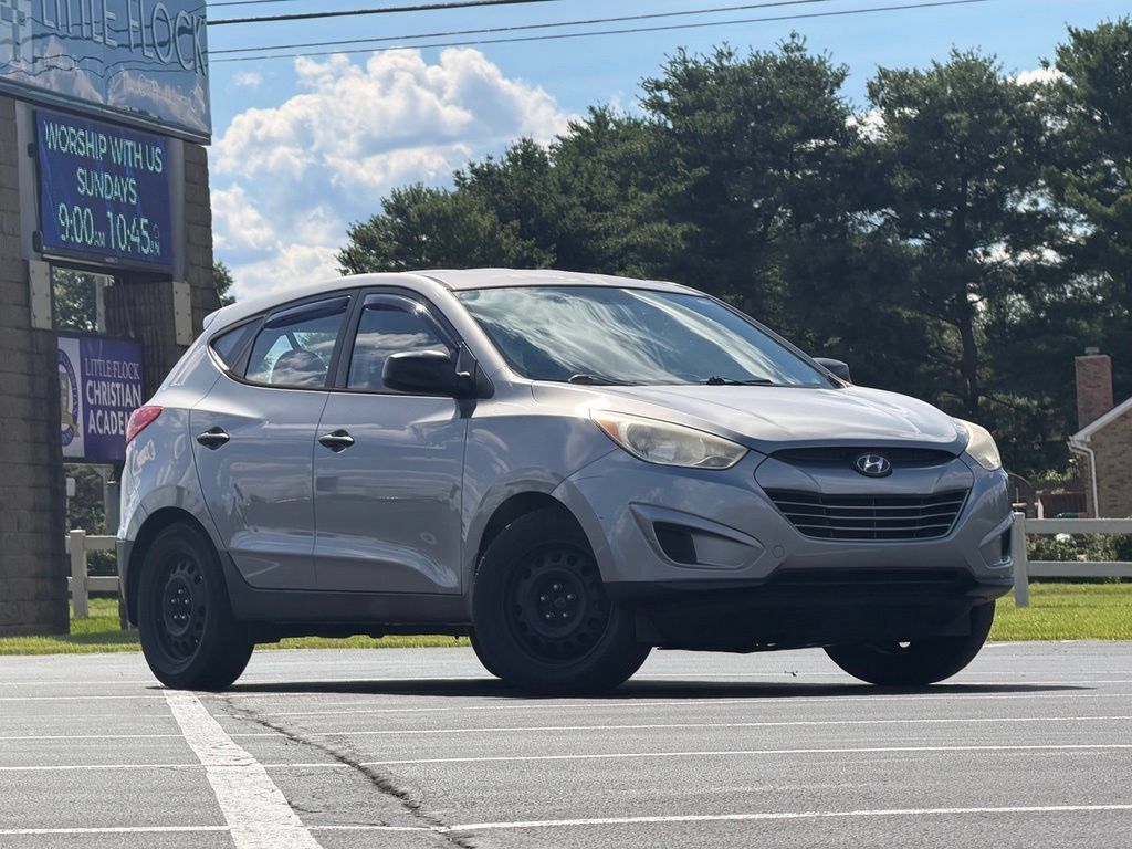 Used 2011 Hyundai Tucson GL FWD image 1