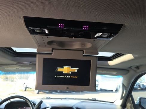 Used 2018 Chevrolet Suburban Premier image 24