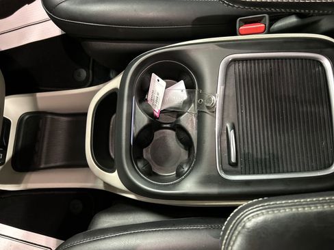 Used 2024 Chrysler Pacifica Touring-L image 21