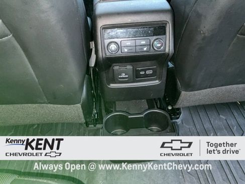 Certified 2023 GMC Acadia SLT w/ Preferred Package image 14