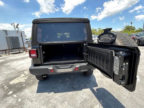 Certified 2022 Jeep Wrangler Unlimited Sahara image 29