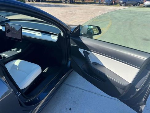 Used 2021 Tesla Model 3 Standard Range Plus image 17