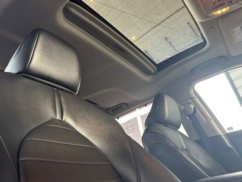 Used 2020 Toyota Highlander XLE image 19