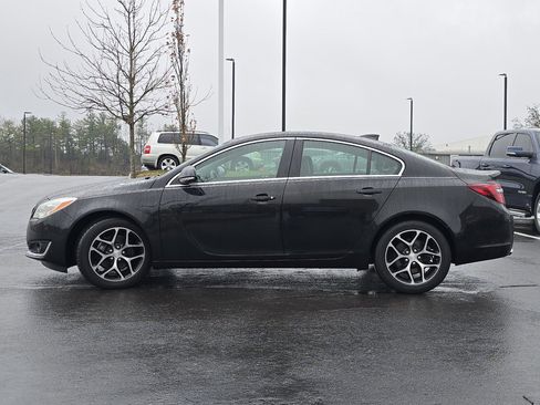 Used 2017 Buick Regal Sport Touring image 13