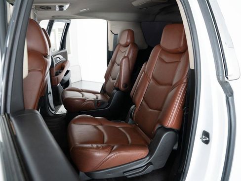 Used 2020 Cadillac Escalade ESV Premium Luxury image 13