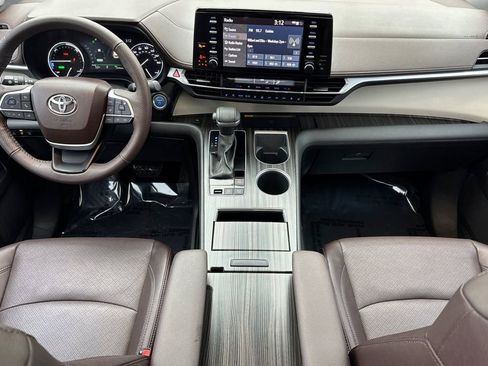 Used 2023 Toyota Sienna Platinum image 15