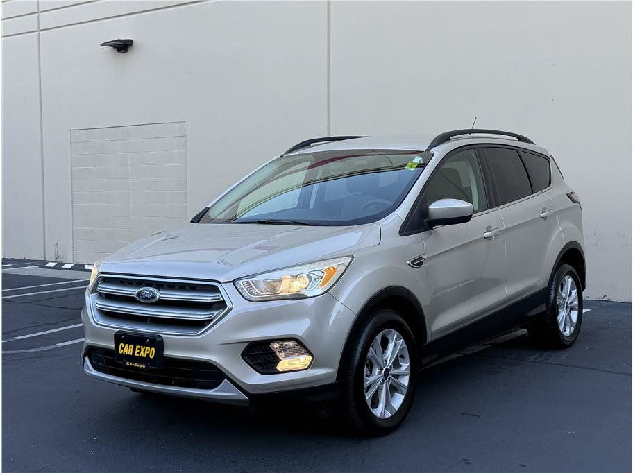 Used 2017 Ford Escape SE w/ Equipment Group 201A AWD/4WD image 4