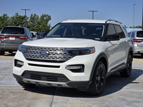Used 2021 Ford Explorer Limited w/ Equipment Group 301A AWD/4WD image 4