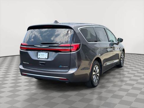 Used 2022 Chrysler Pacifica Touring-L FWD image 7