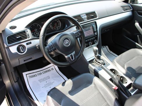 Used 2013 Volkswagen Passat TDI SE image 19