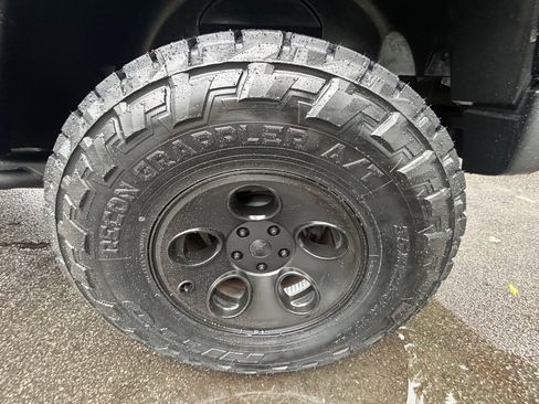 Used 2017 Jeep Wrangler Unlimited Rubicon AWD/4WD image 22