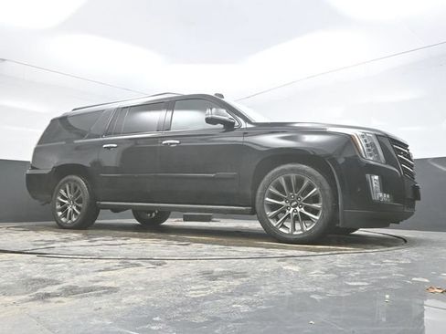 Used 2020 Cadillac Escalade ESV Platinum w/ Escalade Sport Edition AWD/4WD image 49