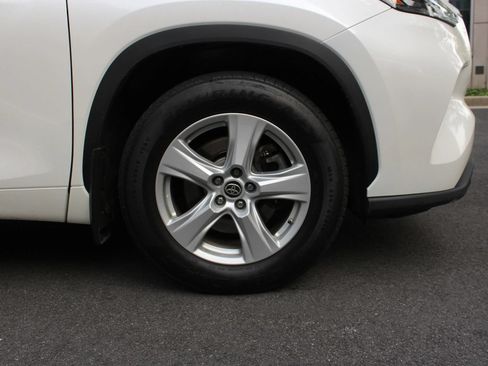 Used 2020 Toyota Highlander L AWD/4WD image 4