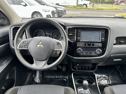 Used 2019 Mitsubishi Outlander ES FWD image 19