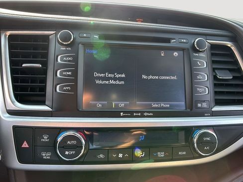 Used 2017 Toyota Highlander XLE image 32