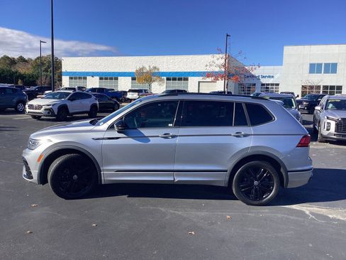 Used 2022 Volkswagen Tiguan SE R-Line image 6