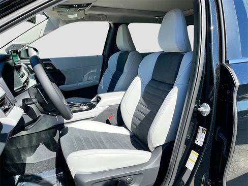 New 2025 Mitsubishi Outlander SE image 22