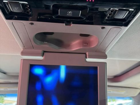 Used 2017 Cadillac Escalade Luxury RWD image 16