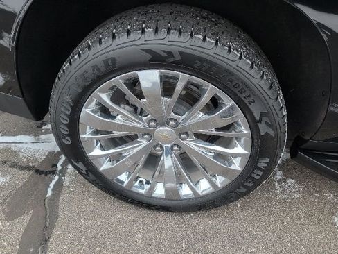 Used 2023 Chevrolet Suburban Premier w/ Premium Package image 17