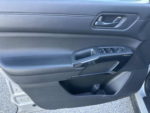 Used 2024 Nissan Pathfinder SV image 16