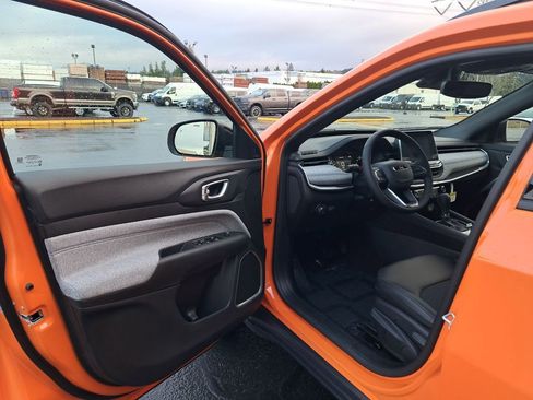 New 2026 Jeep Compass Latitude image 11