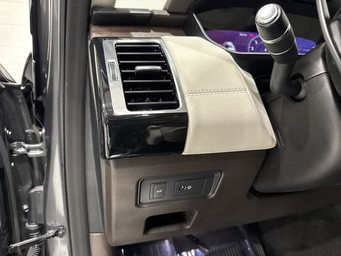 Used 2018 Land Rover Discovery HSE image 27