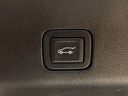 Used 2023 GMC Yukon XL Denali w/ Denali Reserve Package image 39