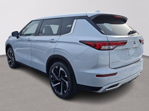 Used 2023 Mitsubishi Outlander SE image 4