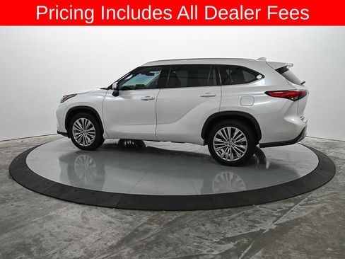Used 2023 Toyota Highlander Platinum FWD image 8